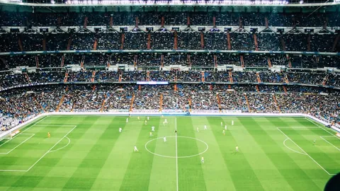 曹永竞对垒远藤航：摔撞挑战，突破征途多艰